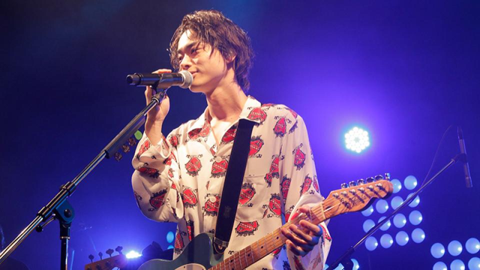 菅田将暉の歌声がバンプに似てる 歌い方がカッコいい 歌唱力は ネタ取りの翁